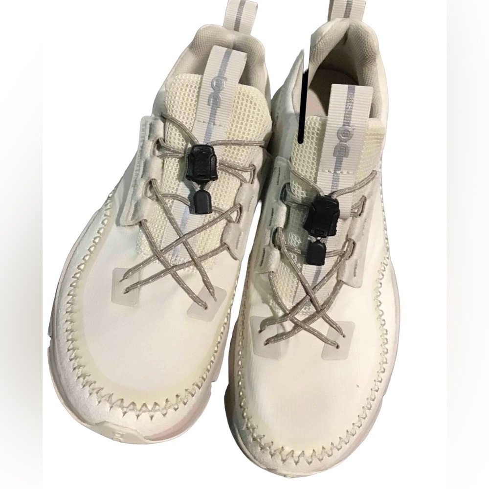 Women’s OC On Cloud white gym shoes 6 New